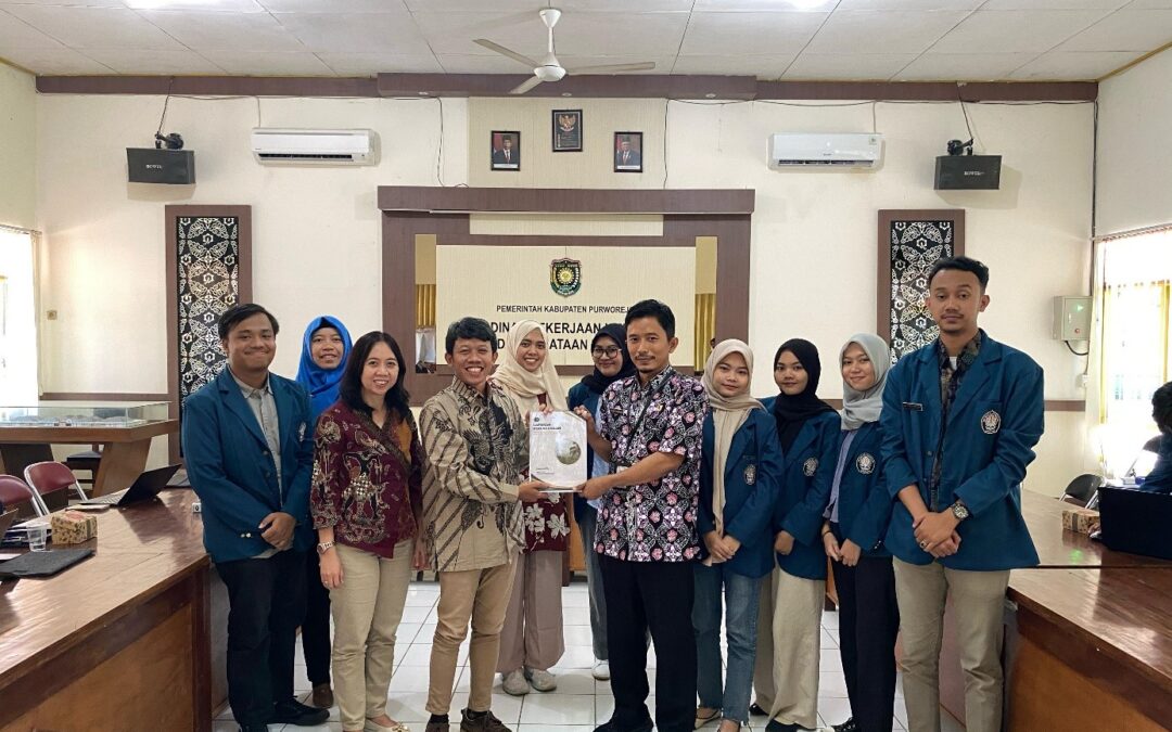 PTRP Vokasi UNDIP Serahkan Hasil Disemenasi Hasil Kegiatan MBKM Pada DPUPR Kabupaten Purworejo