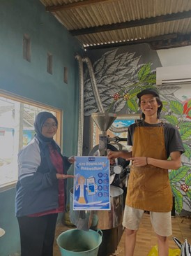 Mahasiswi KKN Undip Memberikan Edukasi dan Pelatihan Pembukuan Digital Melalui Aplikasi “Buku Warung” Kepada Pelaku UMKM