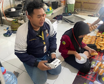 KKN Team II Students of Diponegoro University Provide Assistance on the Use of PPE According to K3 Standards to MSMEs in Cibelok Village
