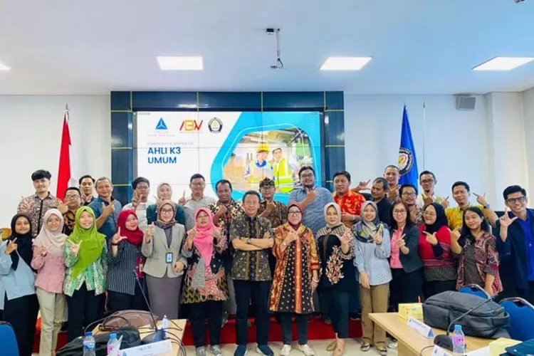 Enhancing Professionalism, Vocational School Lecturers at Undip Equipped with K3 Certification