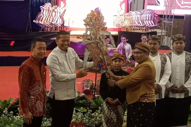 Pentas Wayang Atraktif, Upaya Perguruan Tinggi Tarik Minat Zilenial Lestarikan Tradisi Bangsa