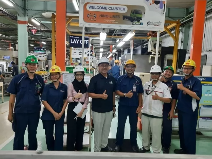 Pelajari Budaya Kerja, Mahasiswa D4 Bahasa Asing Terapan Sekolah Vokasi Undip PKL di PT Hino Motors Manufacturing Indonesia