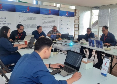 Fransiskus Buntaran, Diploma III Teknik Elektro, Direktur Utama PT. Sertikomlis